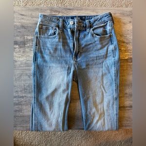 Hollister Ultra High-Rise Mom Jean | Women’s | 0R w25R